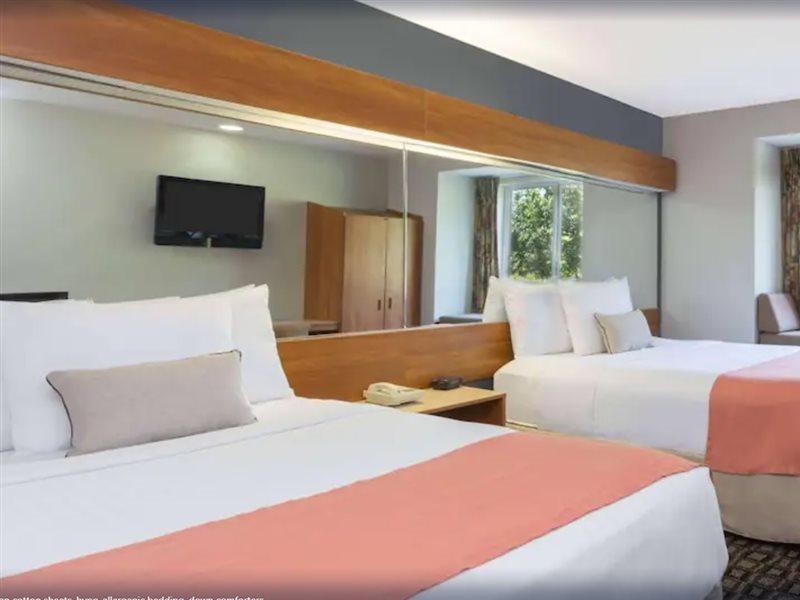 Microtel Inn & Suites By Wyndham Brunswick Exterior foto