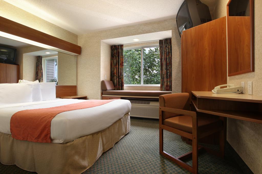 Microtel Inn & Suites By Wyndham Brunswick Quarto foto