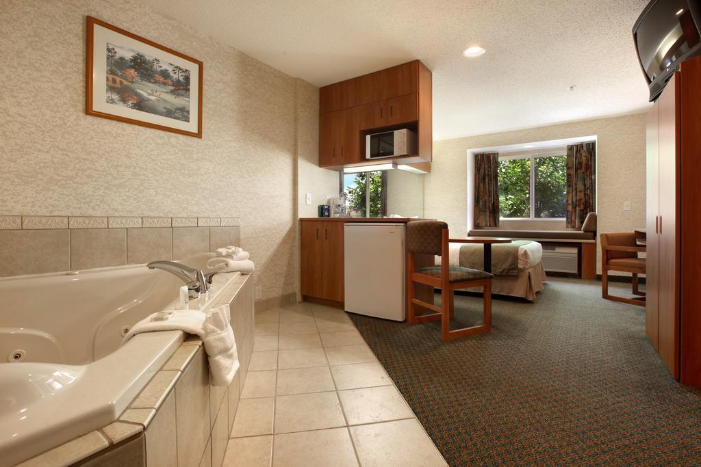 Microtel Inn & Suites By Wyndham Brunswick Quarto foto