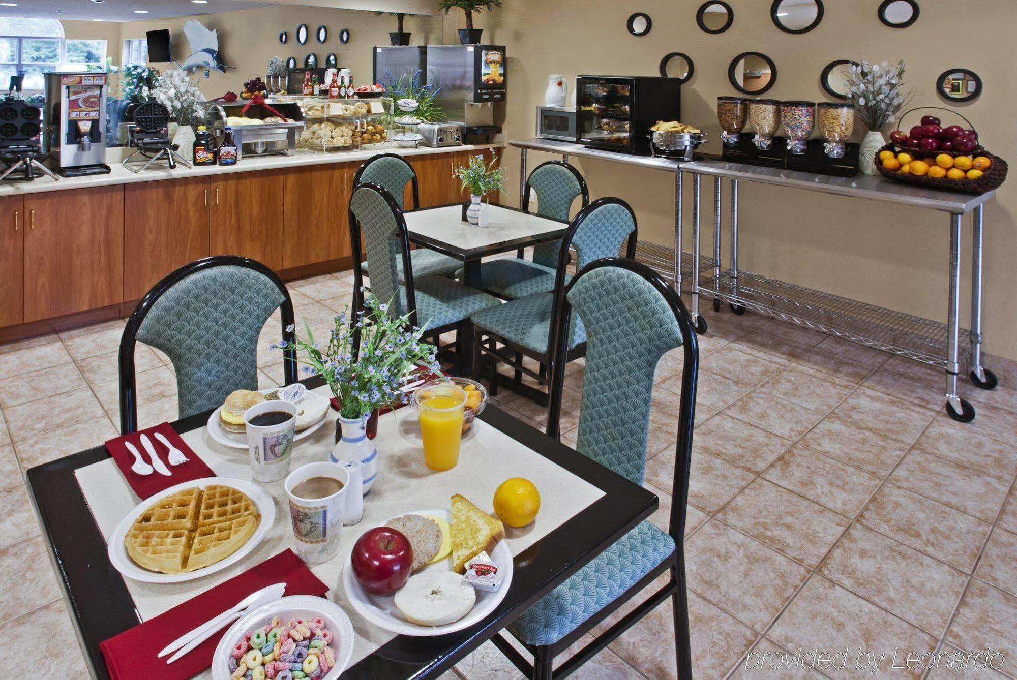 Microtel Inn & Suites By Wyndham Brunswick Restaurante foto