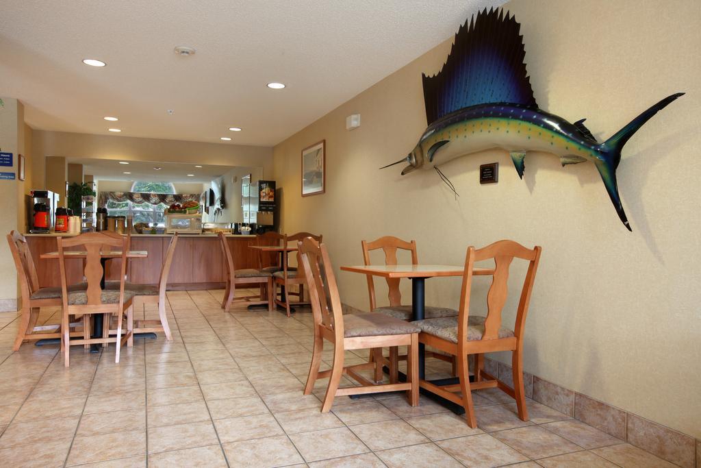 Microtel Inn & Suites By Wyndham Brunswick Restaurante foto