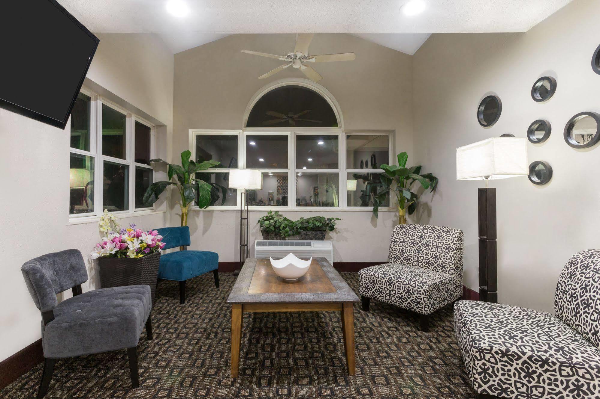 Microtel Inn & Suites By Wyndham Brunswick Exterior foto