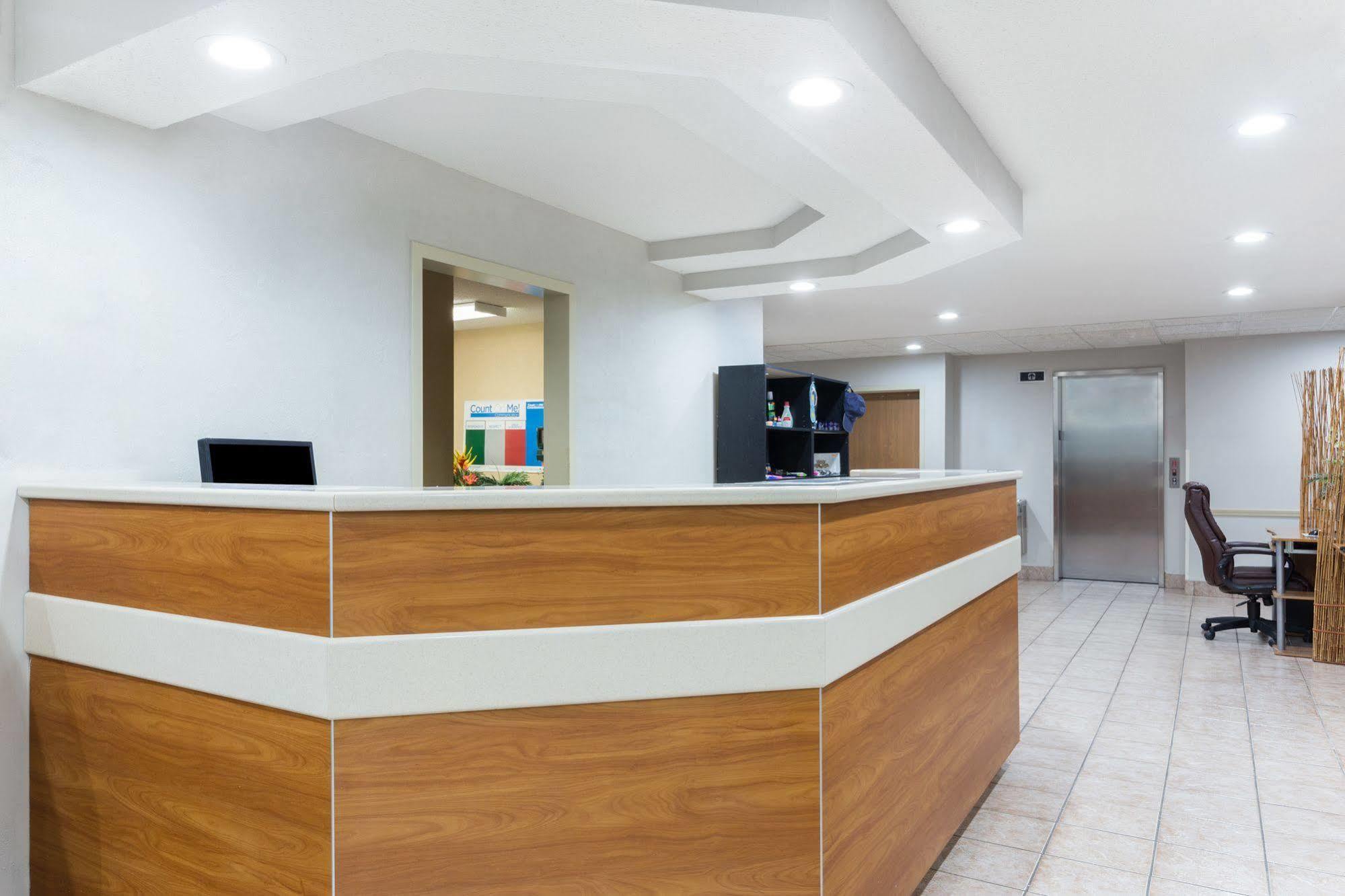 Microtel Inn & Suites By Wyndham Brunswick Exterior foto